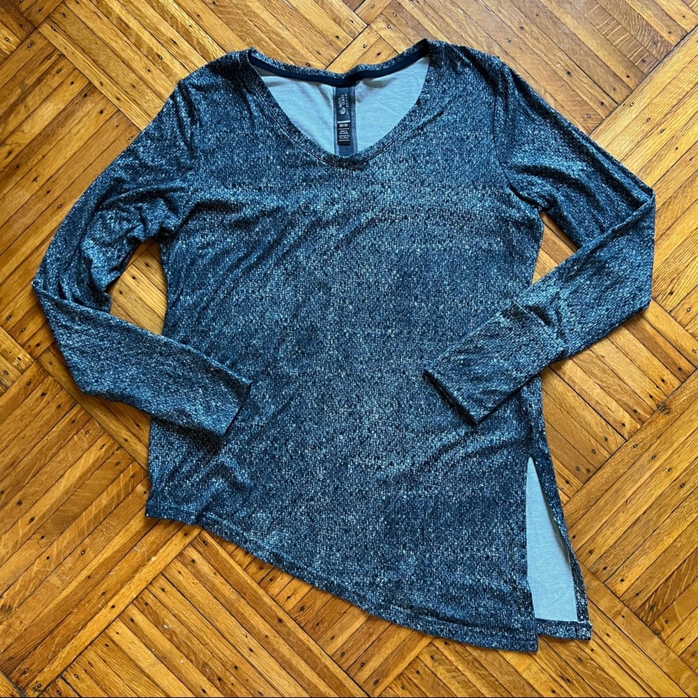 Mountain Hardwear Gray Asymmetrical Hem Top